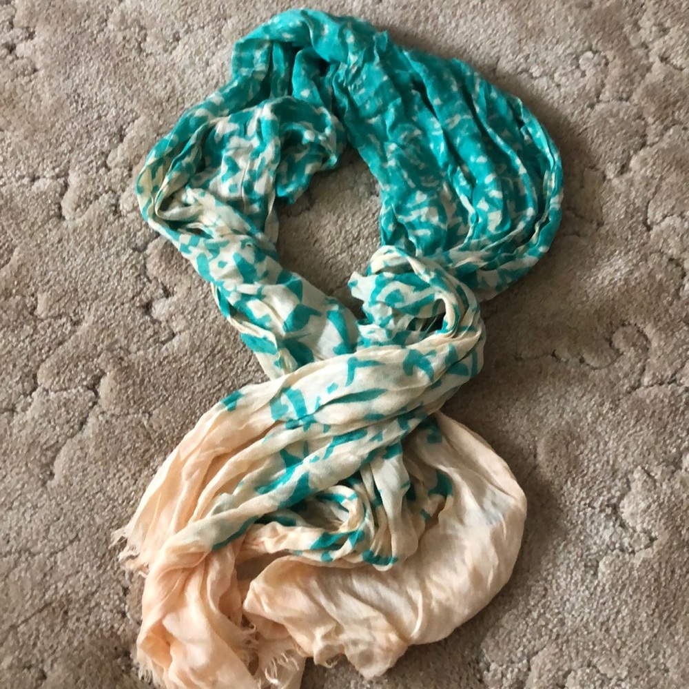 NWT VEOND BIRD SCARF